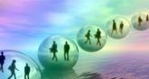 в пузырях, улетающих в даль, по два человека: символика дублирования