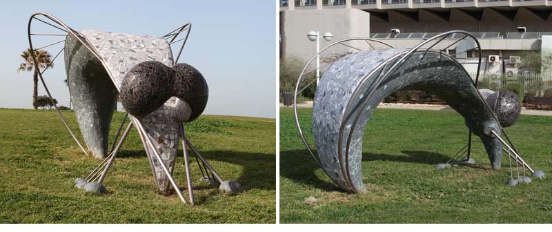 Крысиные фантазии художника со знаком Лошадь Скульптура из металла и серой мозаики на поляне с зелёной травой